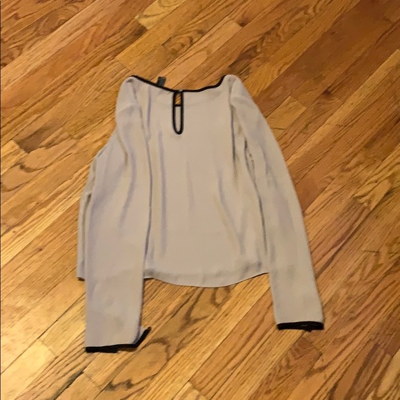 Beautiful flowy blouse - Picture 3 of 3